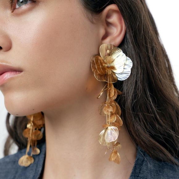 Zara NWT raised flower earrings golden 1856/302 - Picture 1 of 5